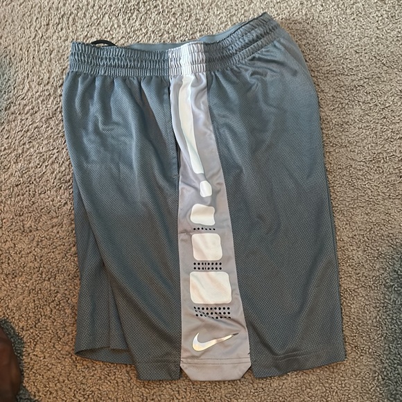 Nike Elite Shorts - Picture 2 of 4